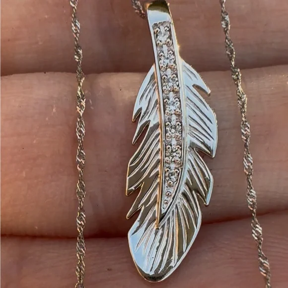 Solid platinum genuine diamond leaf/feather necklace high end- - emergency sale - Picture 5 of 13